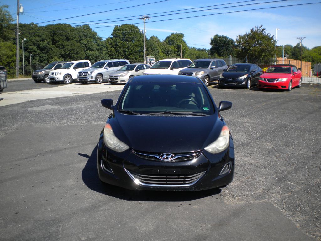 2013 Hyundai Elantra Image 2