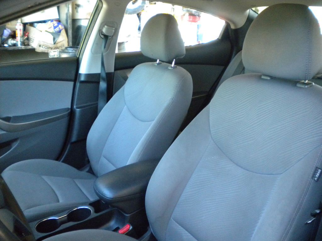 2013 Hyundai Elantra Image 9