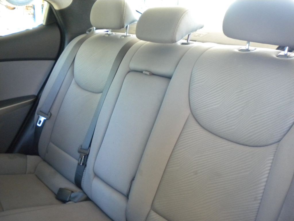 2013 Hyundai Elantra Image 11