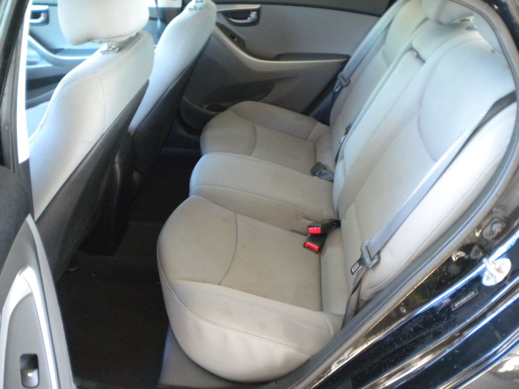 2013 Hyundai Elantra Image 12
