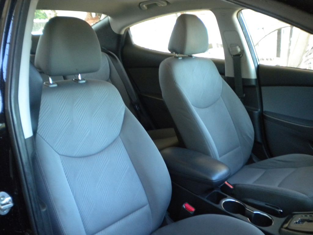 2013 Hyundai Elantra Image 13