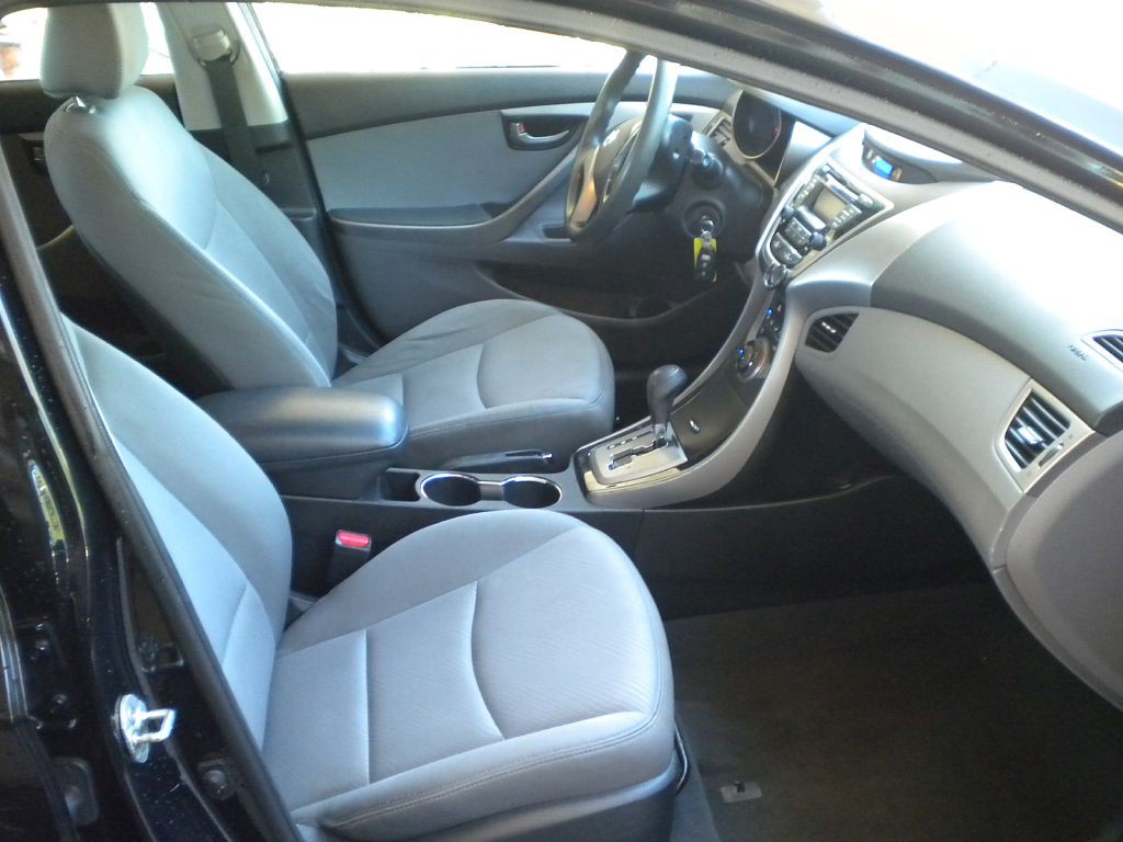 2013 Hyundai Elantra Image 14