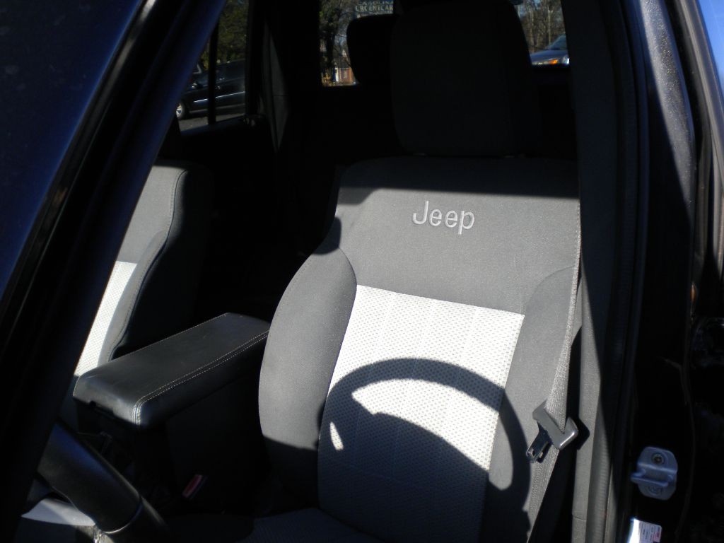 2009 Jeep Liberty Image 9