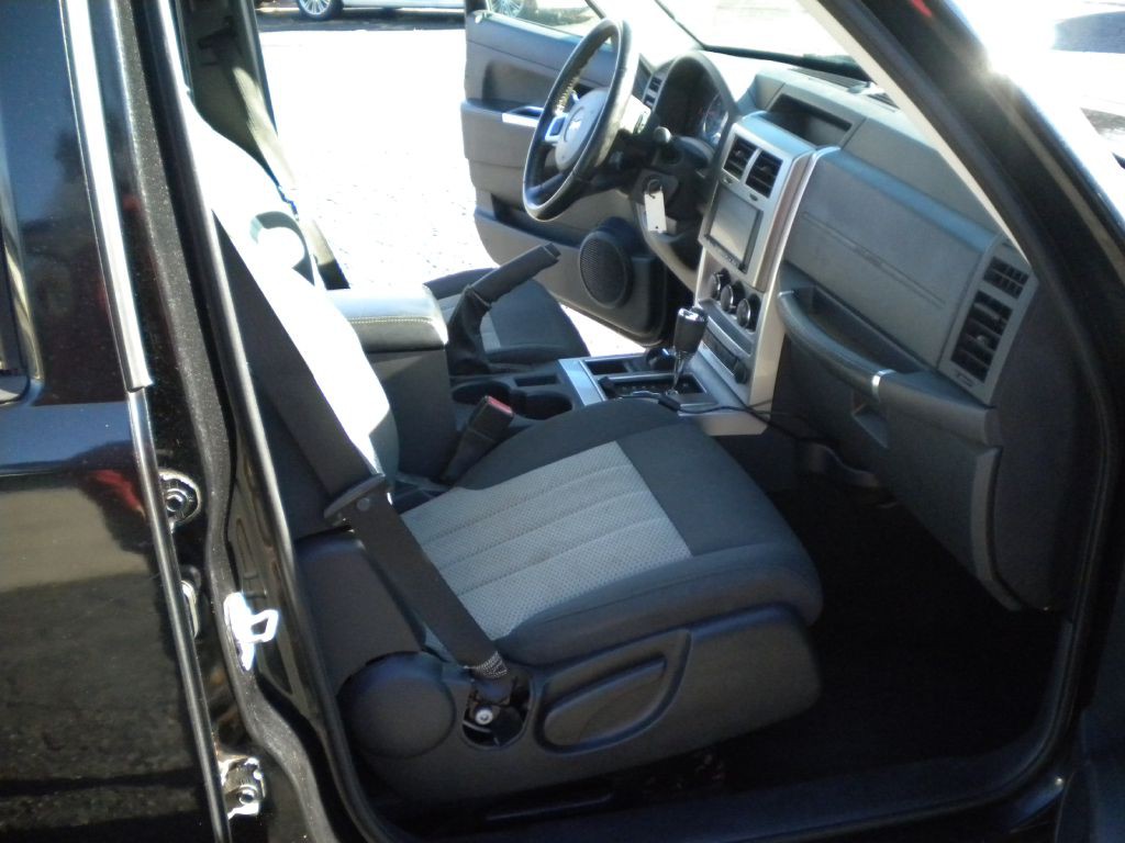 2009 Jeep Liberty Image 14