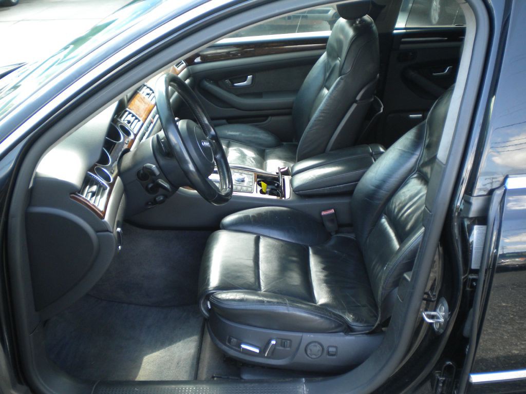 2005 Audi A8 Image 10