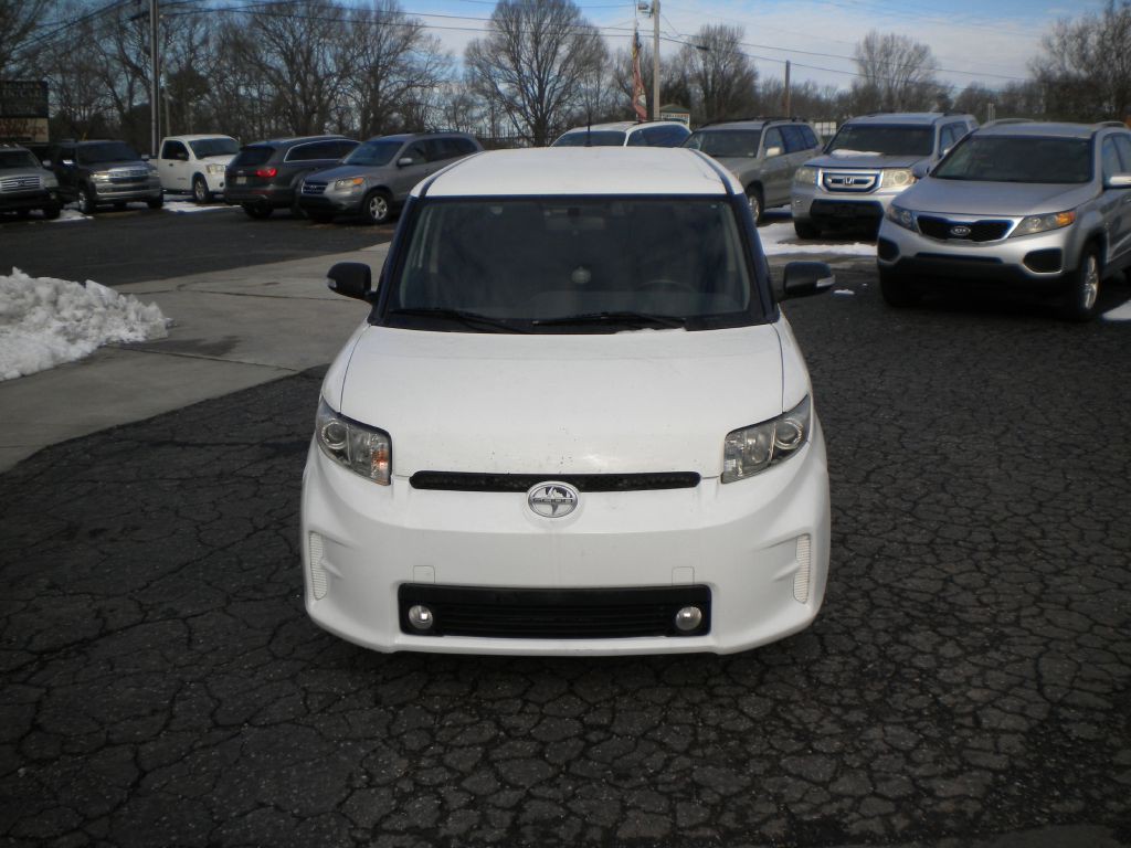 2011 Scion xB Image 2