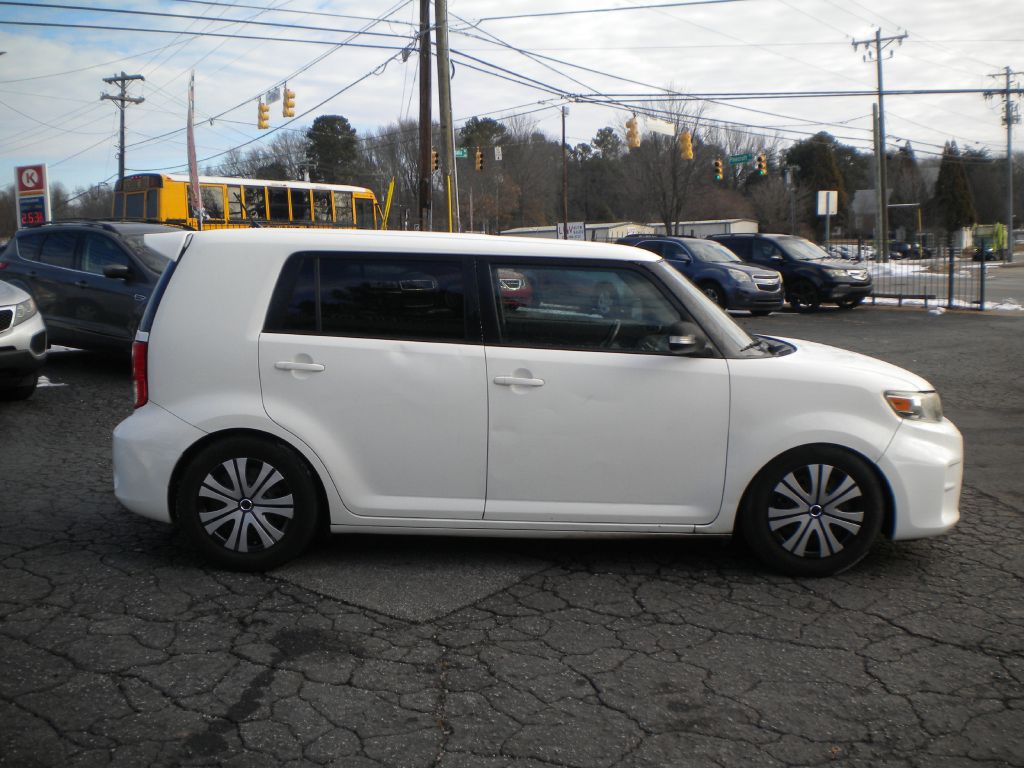 2011 Scion xB Image 8