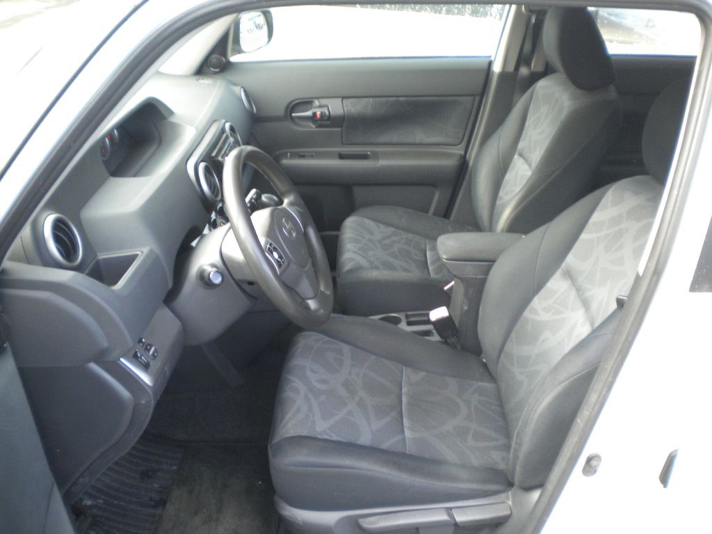 2011 Scion xB Image 10