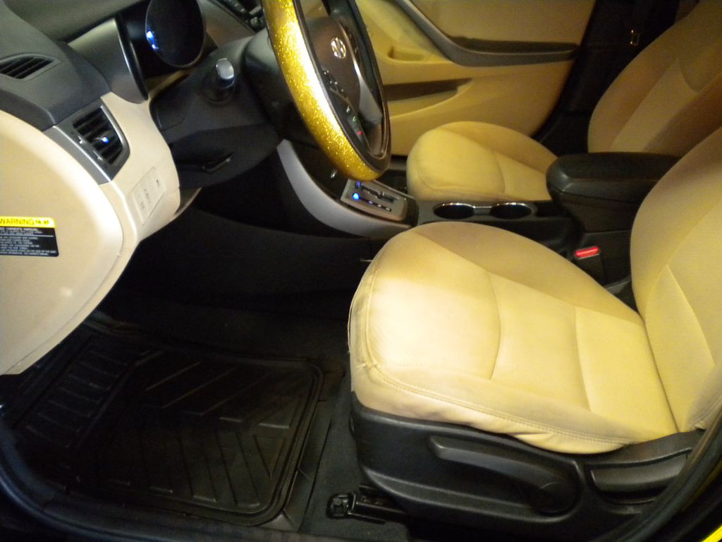 2013 Hyundai Elantra Image 10