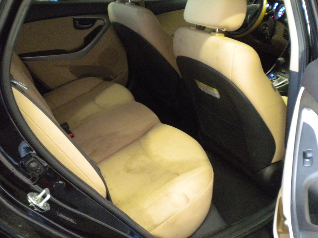 2013 Hyundai Elantra Image 16