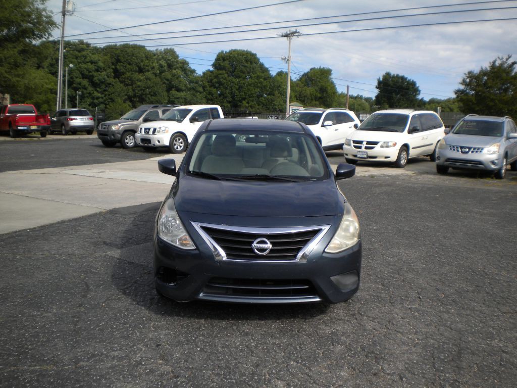 2016 Nissan Versa Image 2