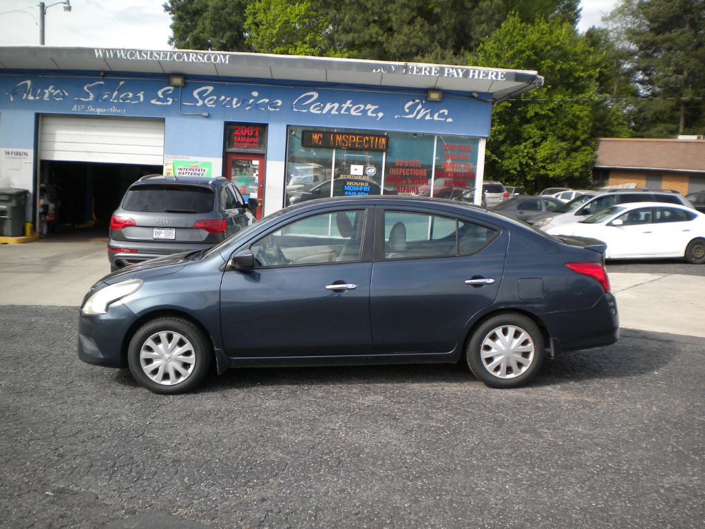 2016 Nissan Versa Image 4