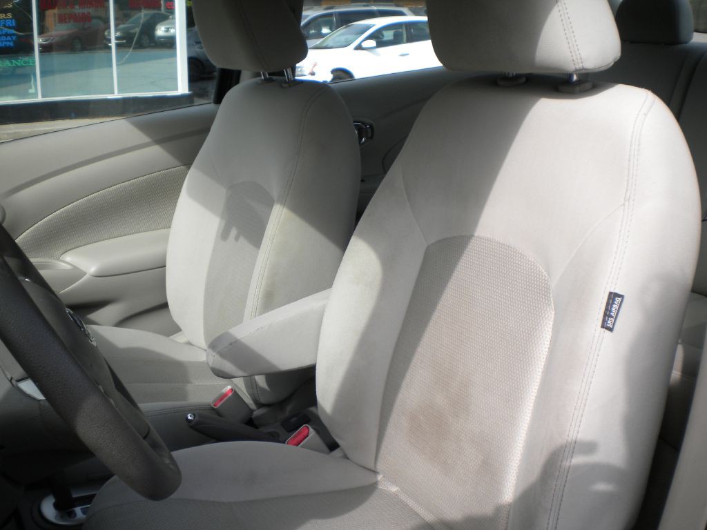2016 Nissan Versa Image 9