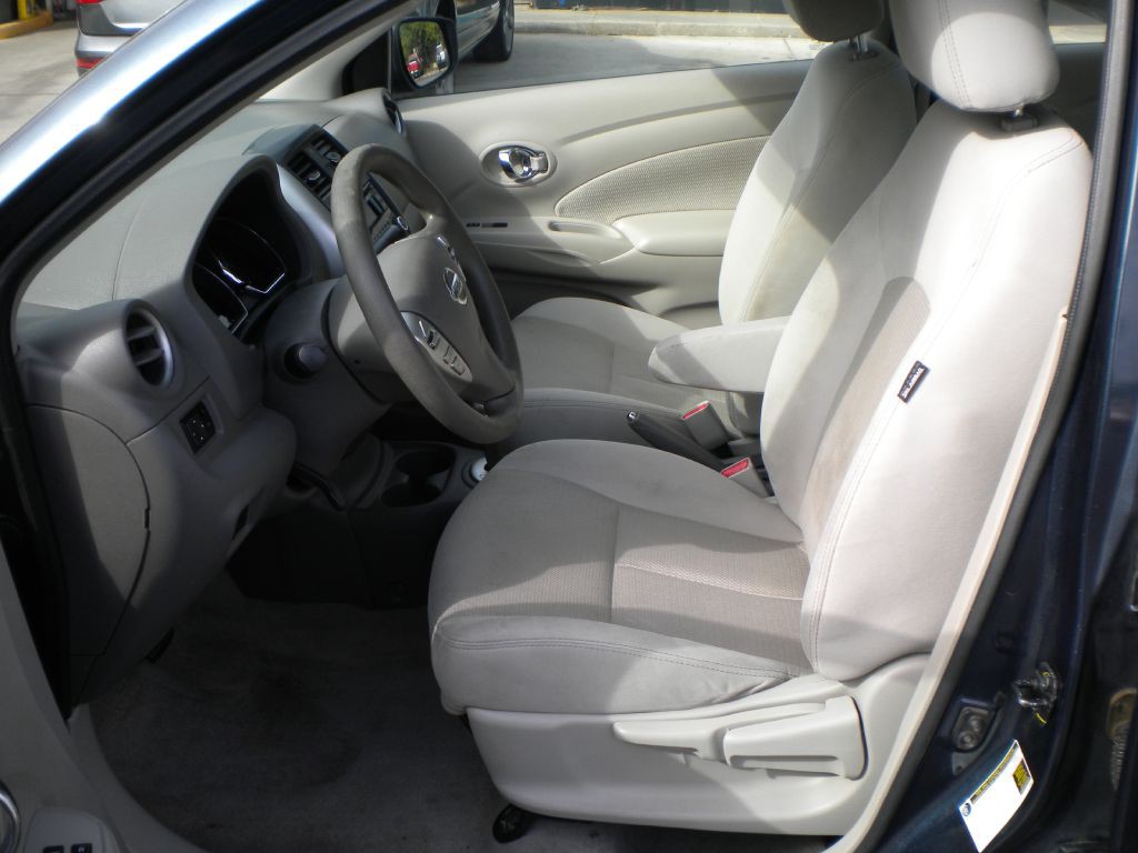 2016 Nissan Versa Image 10