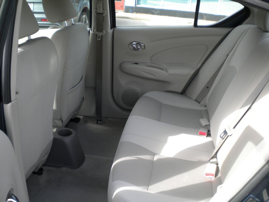 2016 Nissan Versa Image 12