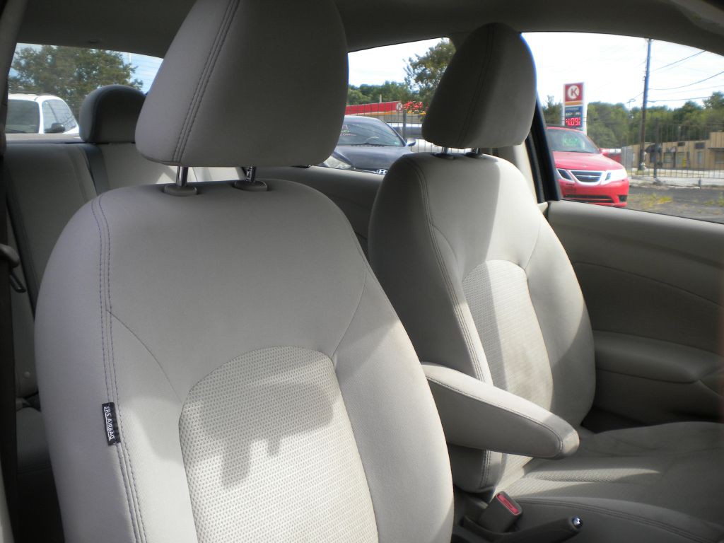 2016 Nissan Versa Image 13