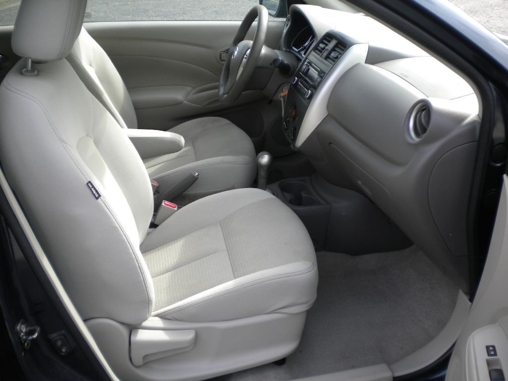 2016 Nissan Versa Image 14