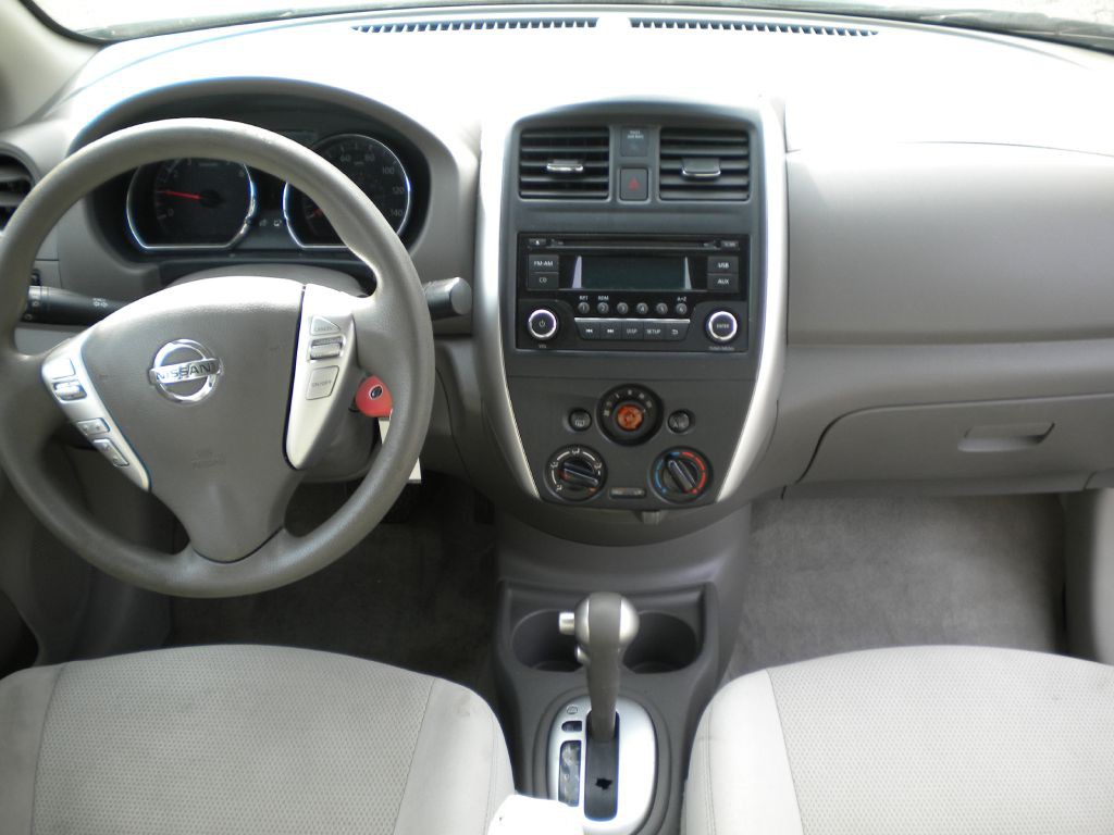 2016 Nissan Versa Image 17