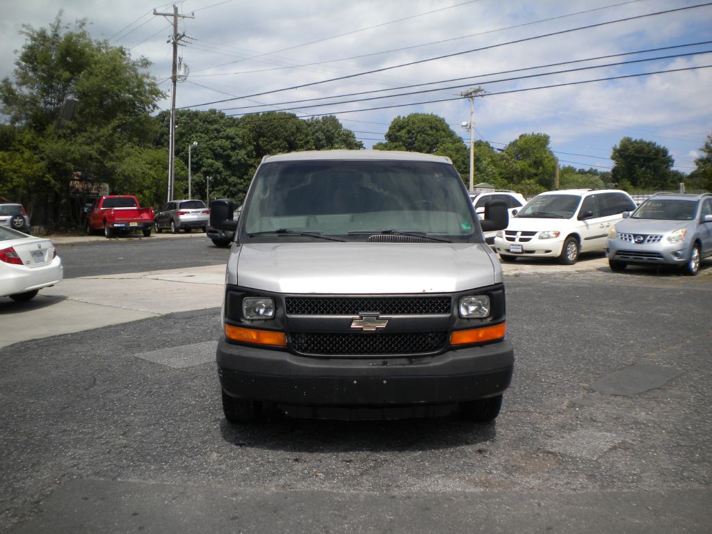 2008 Chevrolet Express Image 2