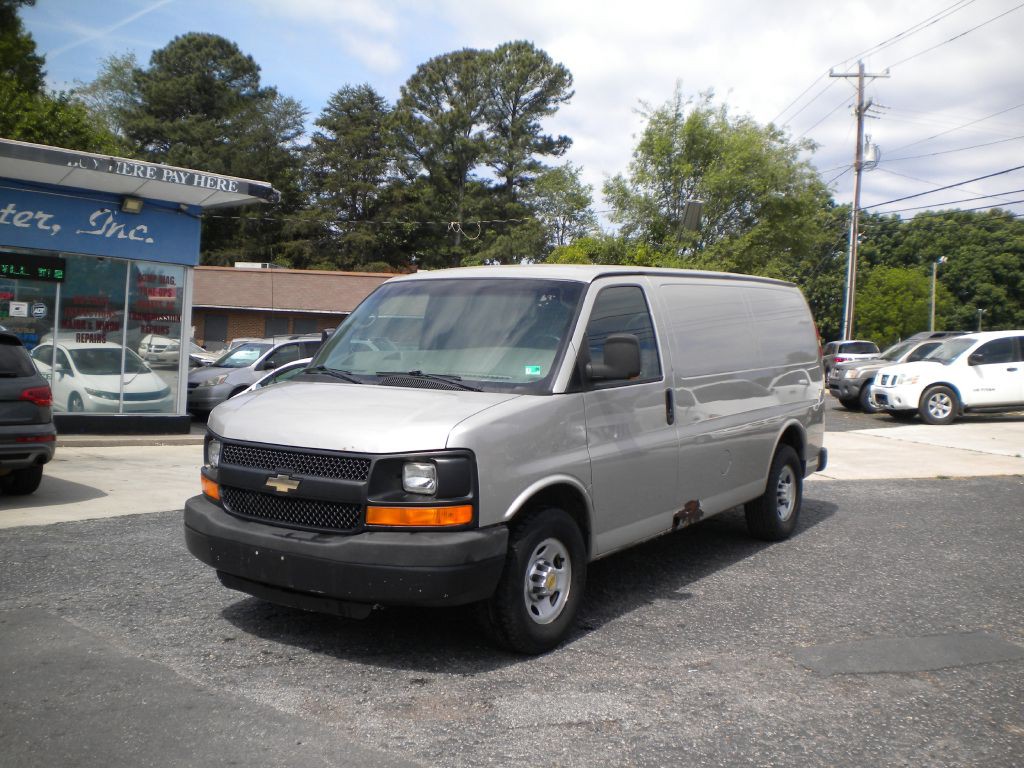 2008 Chevrolet Express Image 3