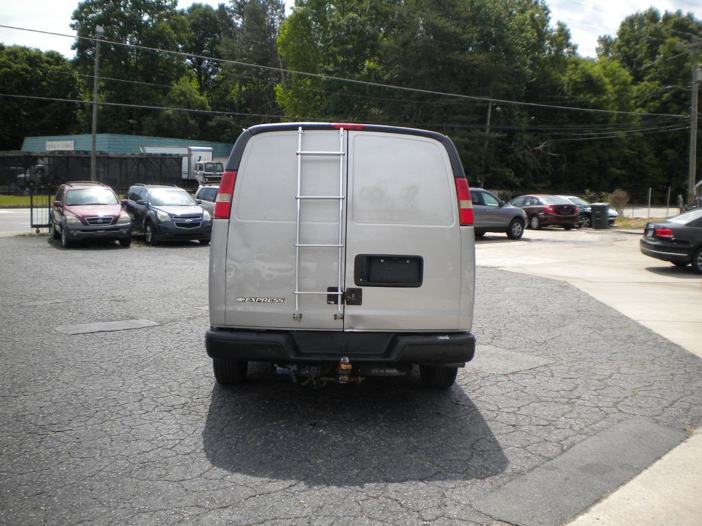 2008 Chevrolet Express Image 6