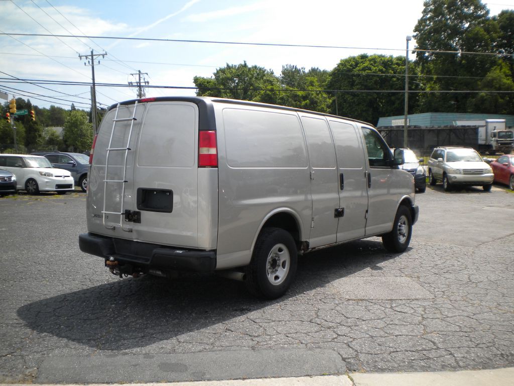 2008 Chevrolet Express Image 7