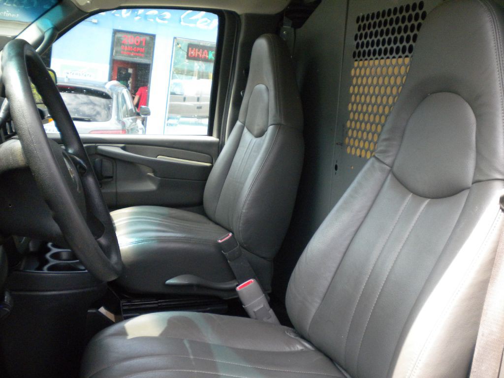 2008 Chevrolet Express Image 9