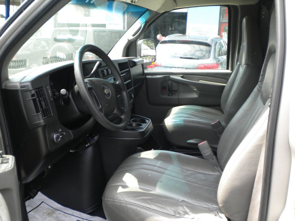 2008 Chevrolet Express Image 10