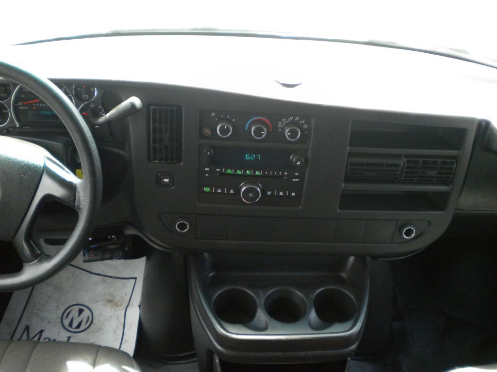 2008 Chevrolet Express Image 19