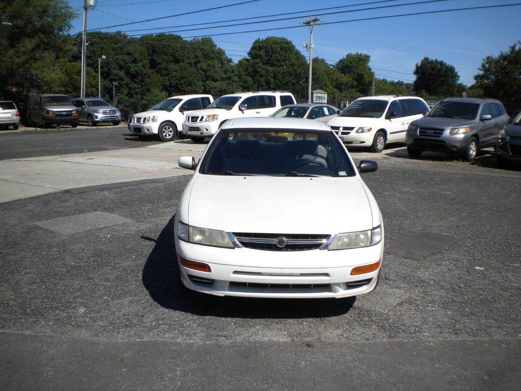 1997 Nissan Maxima Image 2