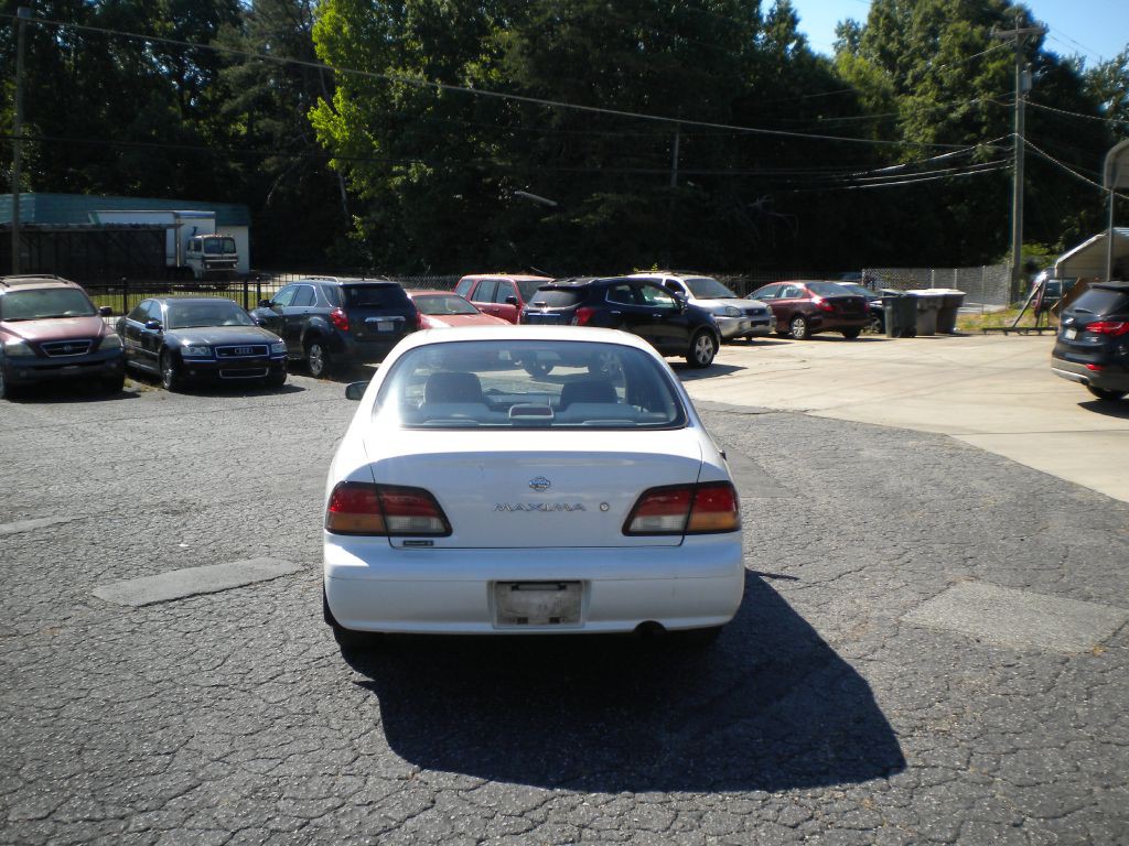 1997 Nissan Maxima Image 6