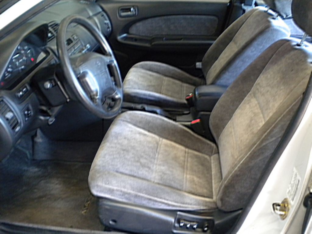 1997 Nissan Maxima Image 10
