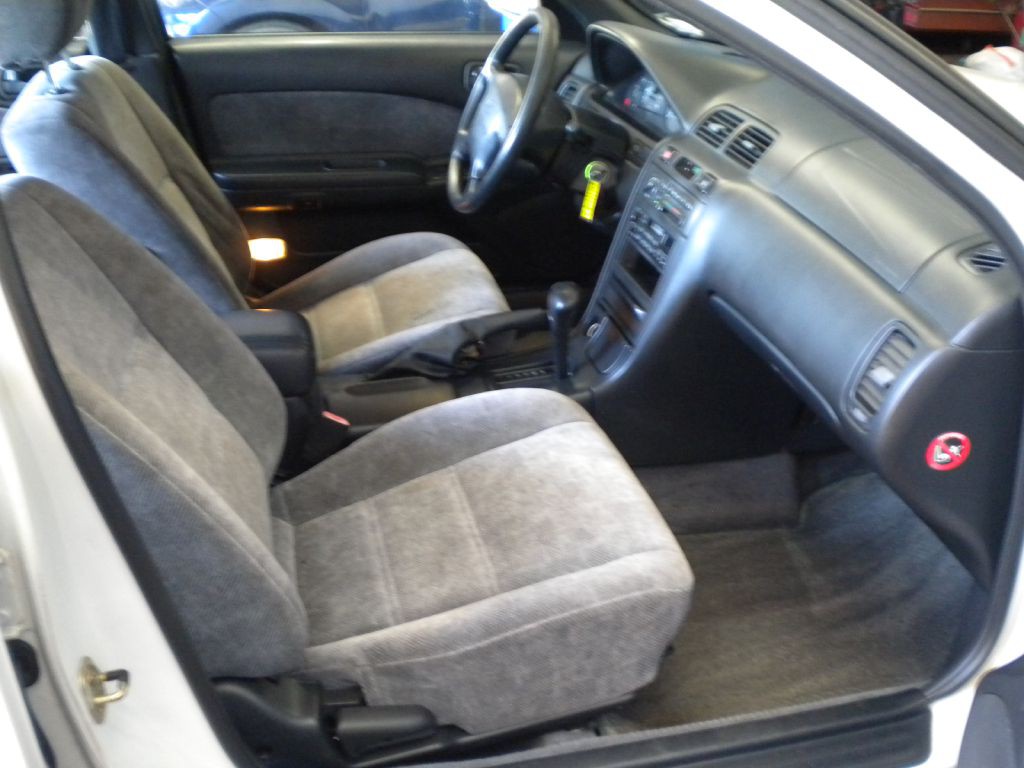1997 Nissan Maxima Image 14