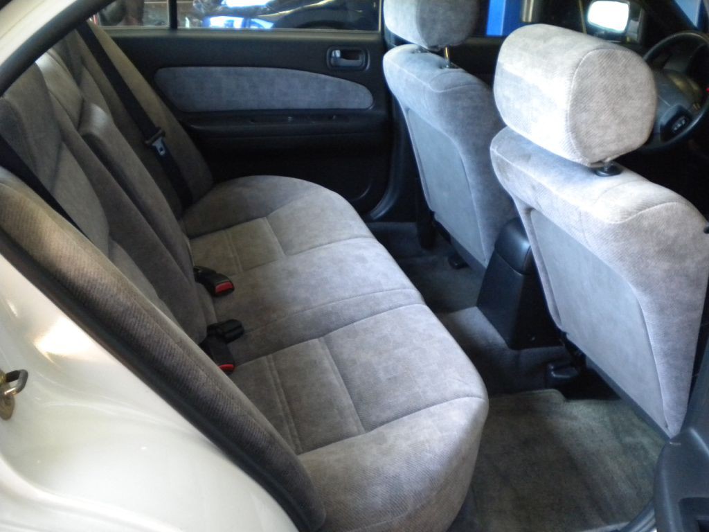 1997 Nissan Maxima Image 16