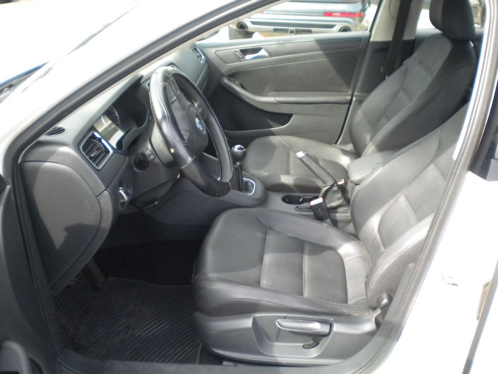2012 Volkswagen Jetta Image 10