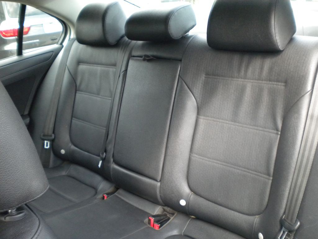 2012 Volkswagen Jetta Image 11