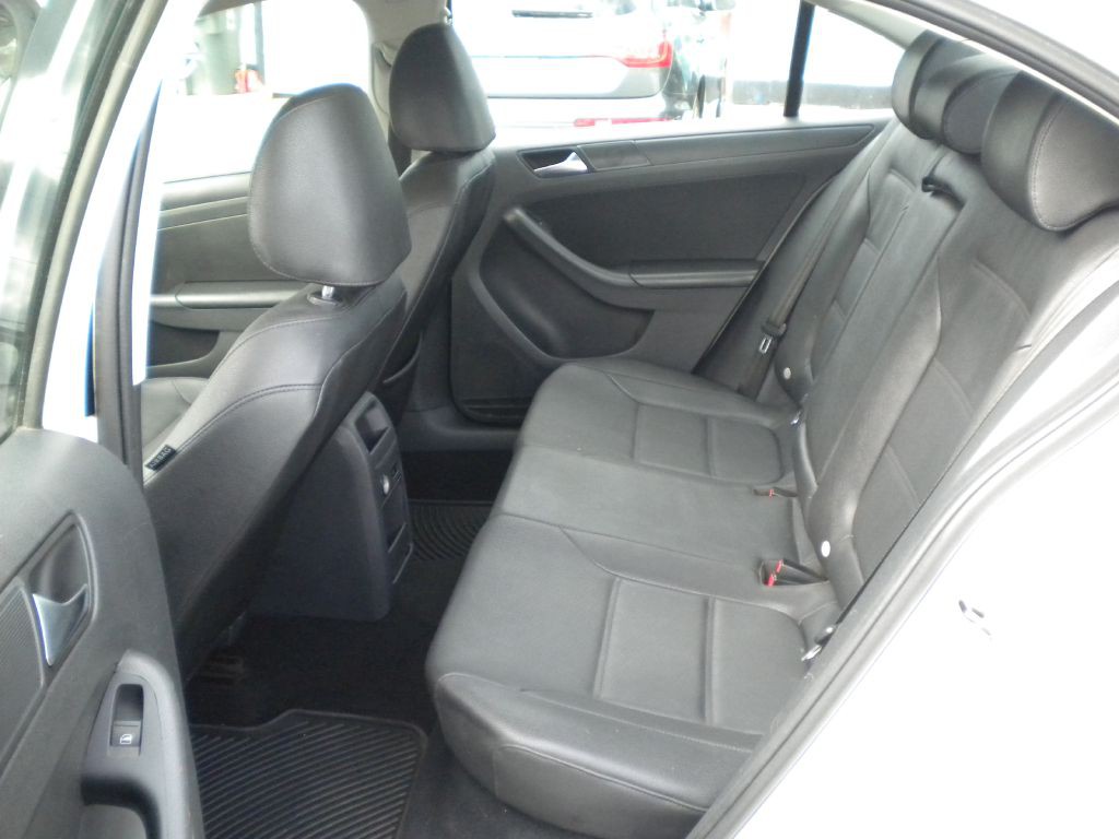 2012 Volkswagen Jetta Image 12