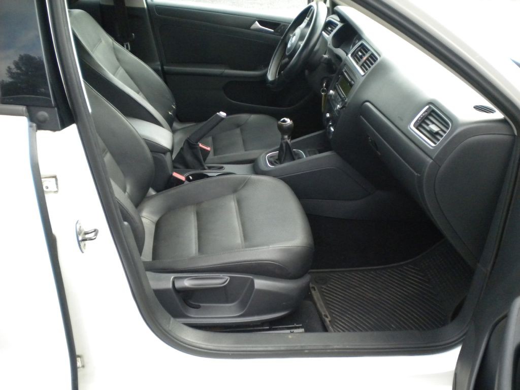2012 Volkswagen Jetta Image 14
