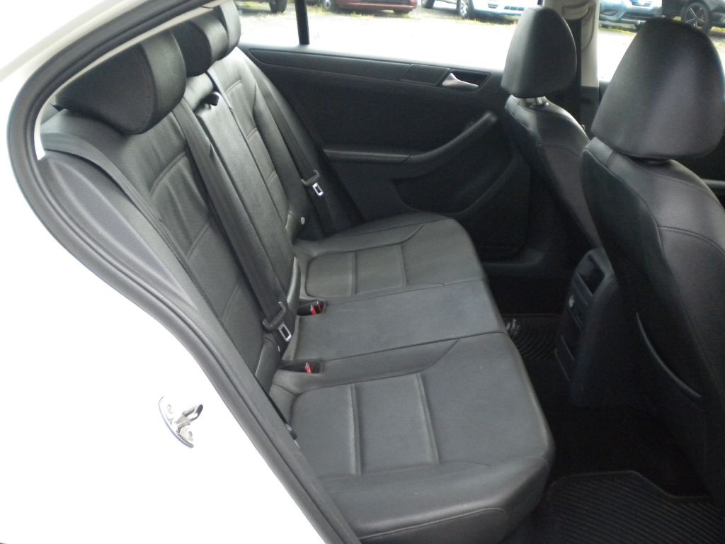 2012 Volkswagen Jetta Image 16