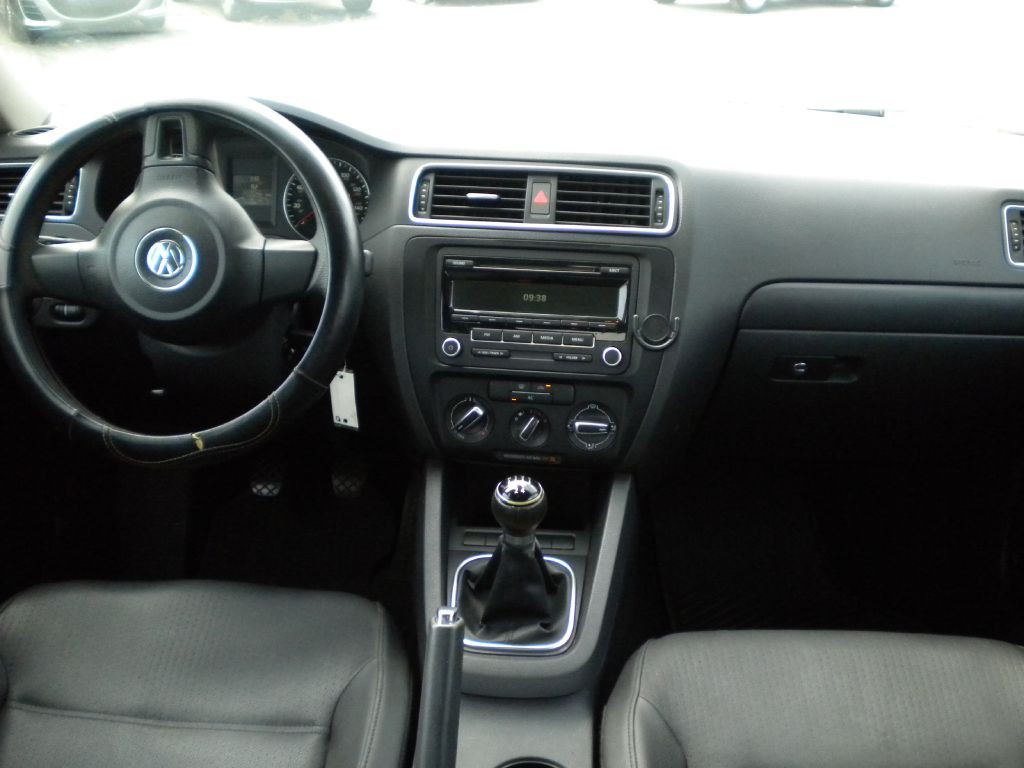 2012 Volkswagen Jetta Image 18