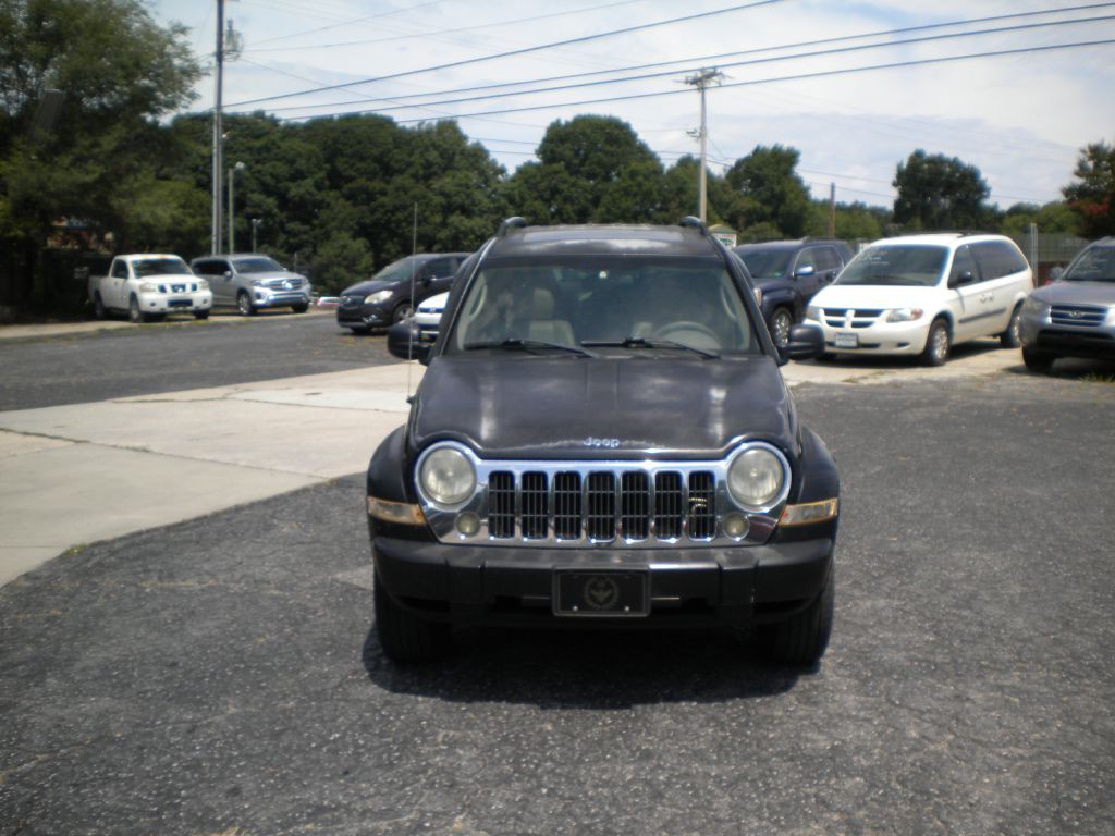 2005 Jeep Liberty Image 2