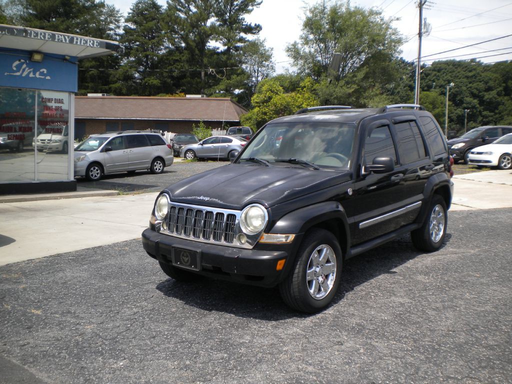 2005 Jeep Liberty Image 3