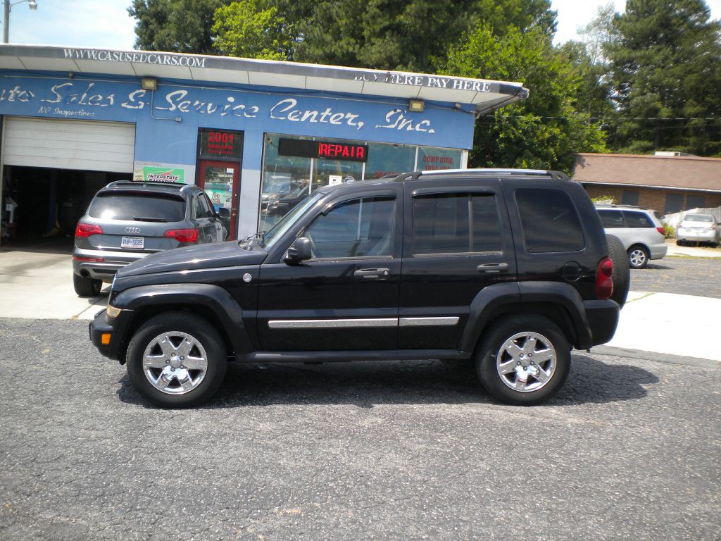 2005 Jeep Liberty Image 4