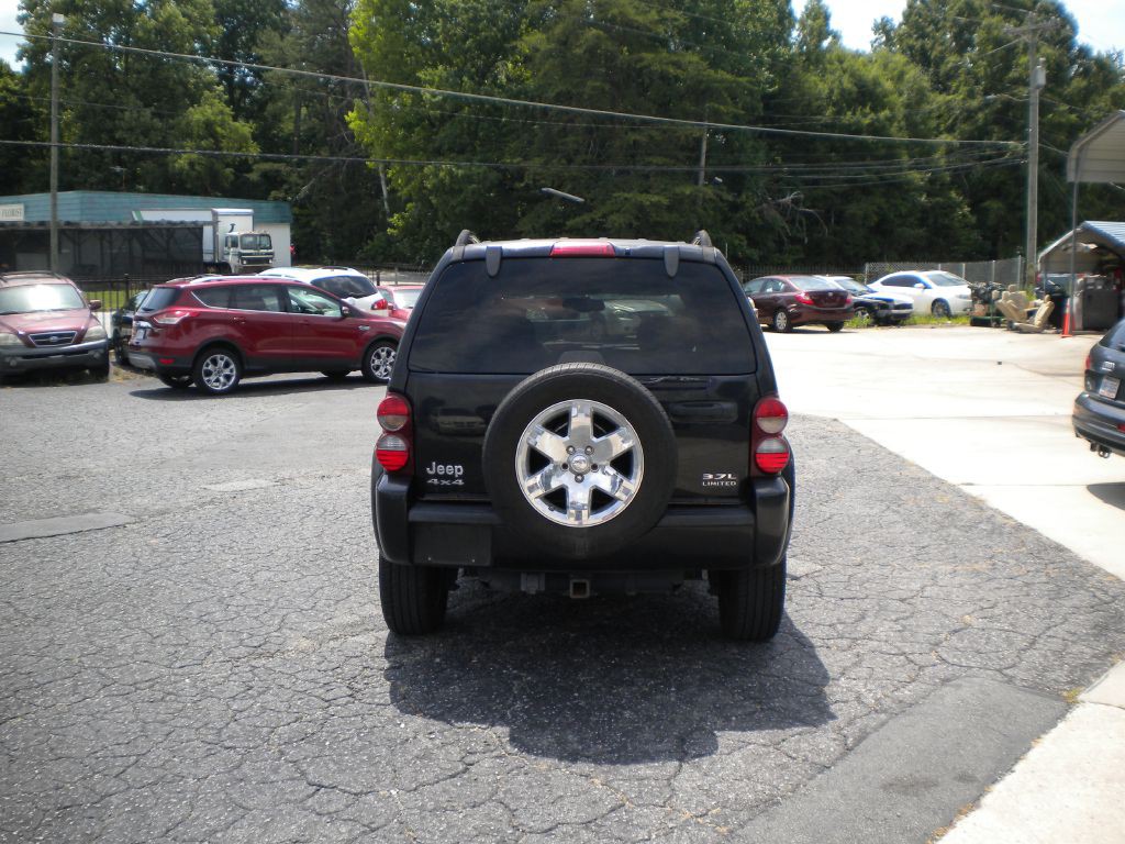 2005 Jeep Liberty Image 6
