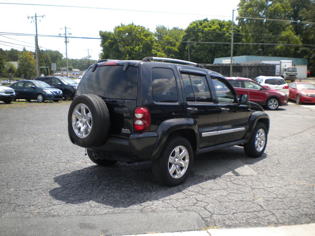 2005 Jeep Liberty Image 7