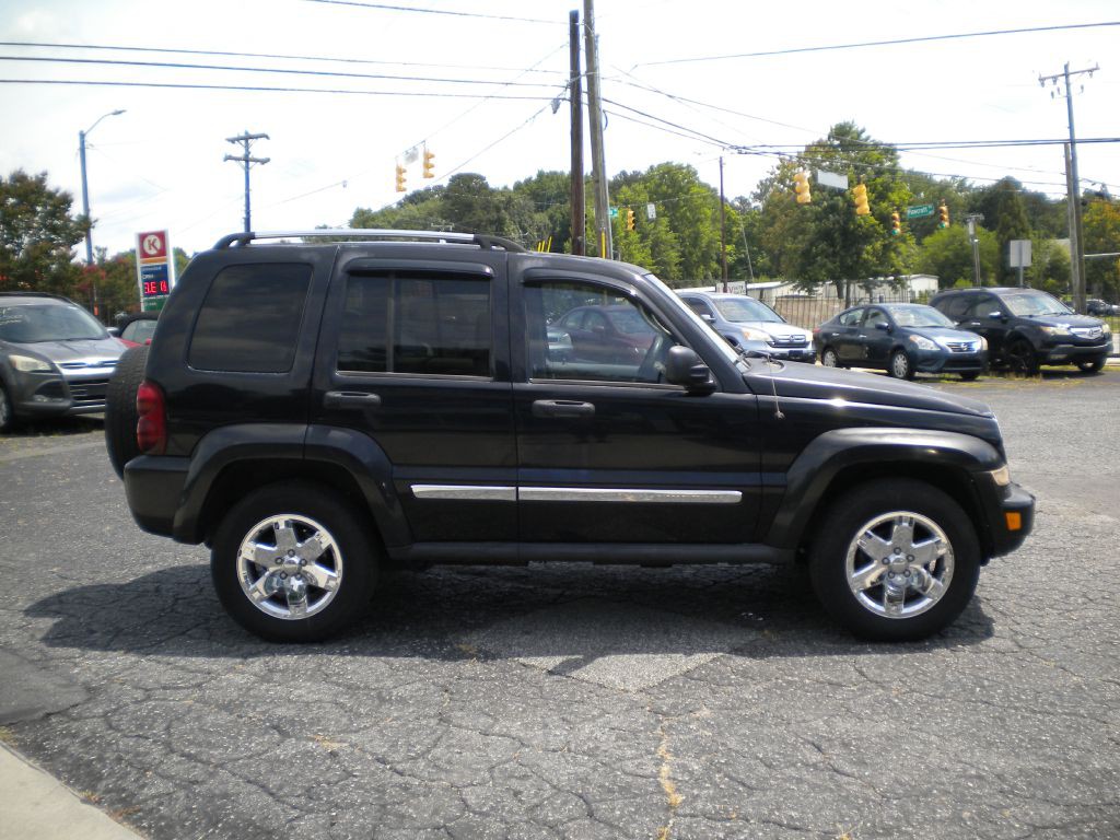 2005 Jeep Liberty Image 8