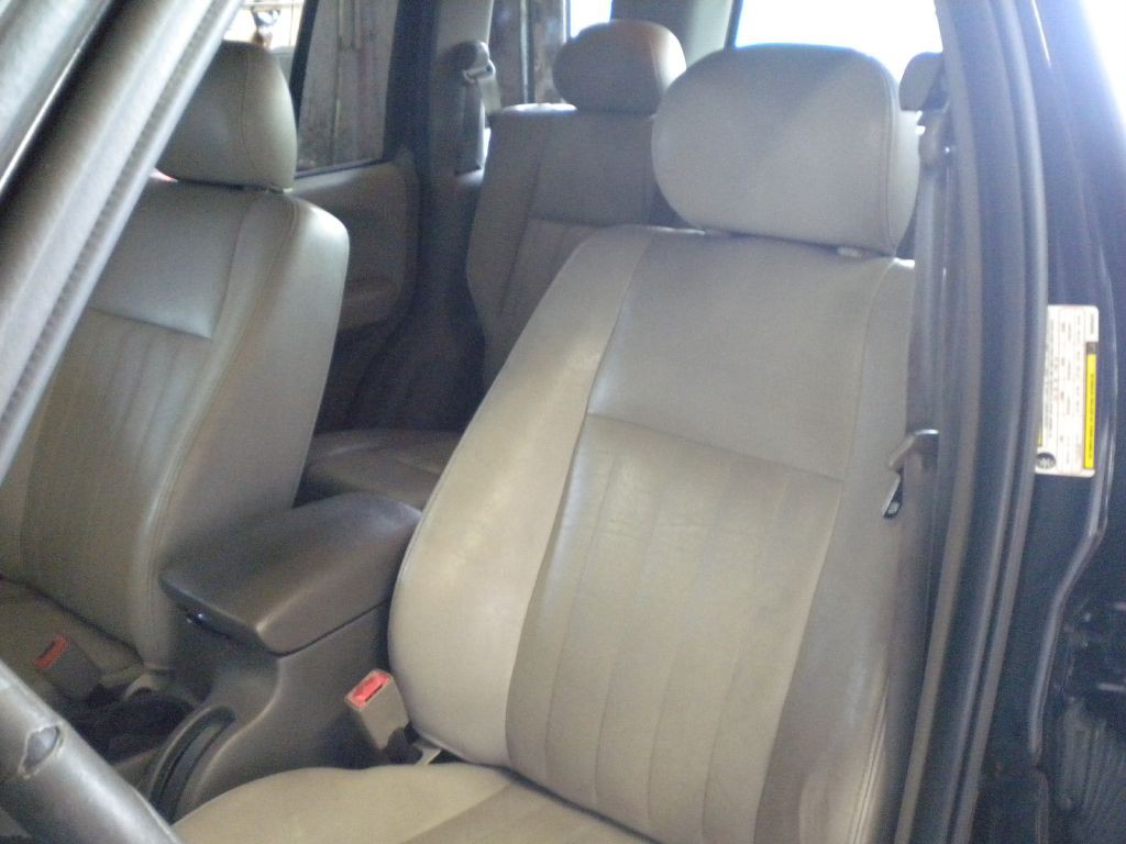 2005 Jeep Liberty Image 9