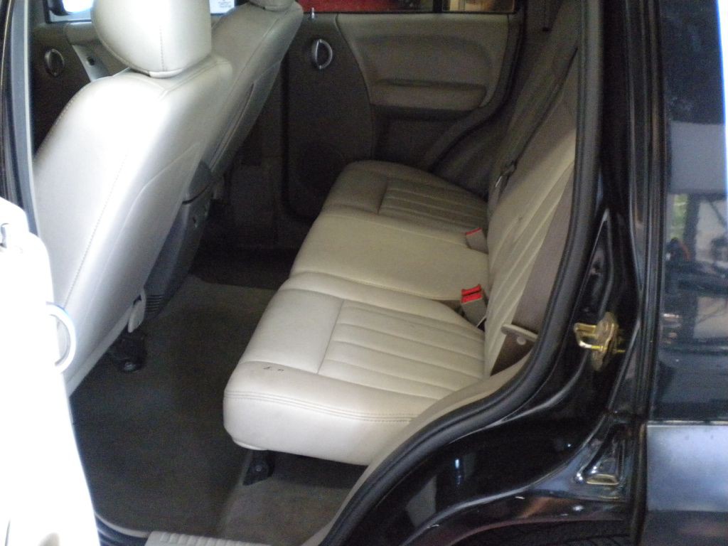 2005 Jeep Liberty Image 12