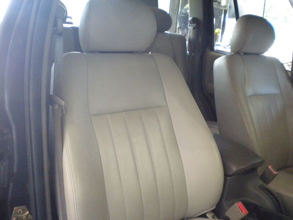 2005 Jeep Liberty Image 13