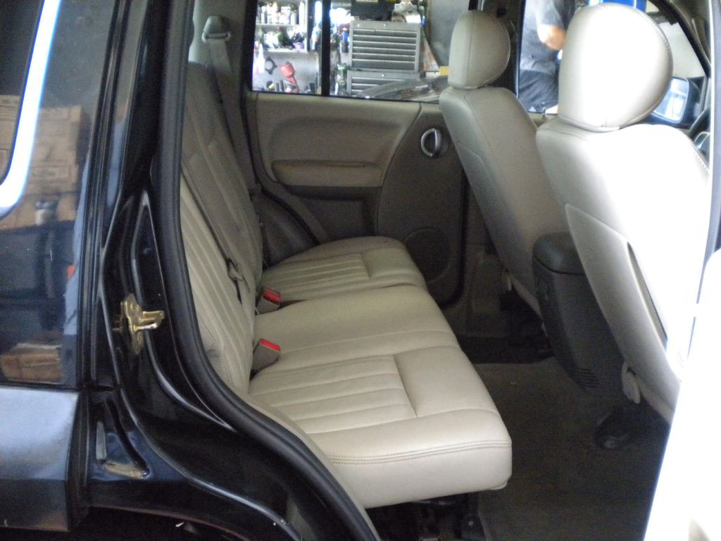 2005 Jeep Liberty Image 16